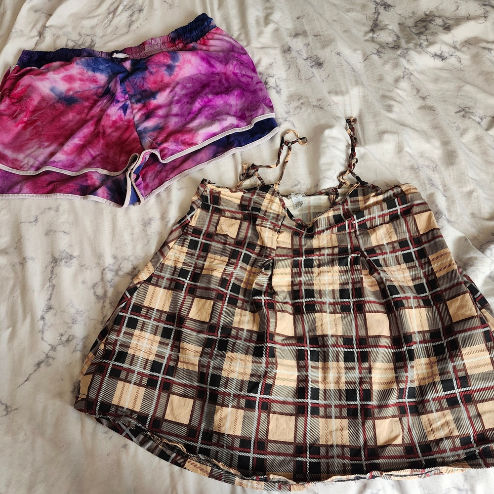 Lot Of 2 Pieces Of Womens Sz 3XL Clothing  Tank Top & Athletic Shorts